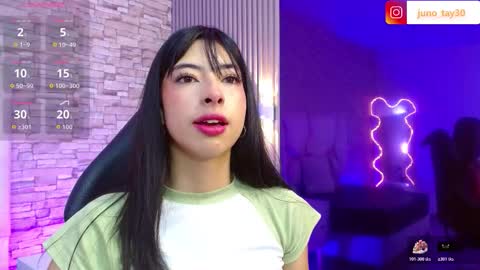 Snapshot of juno_tay chatting on 11.20.25 JUNO online show from 11.20.25