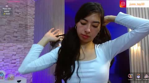 Snapshot of juno_tay chatting on 11.26.25 JUNO online show from 11.26.25