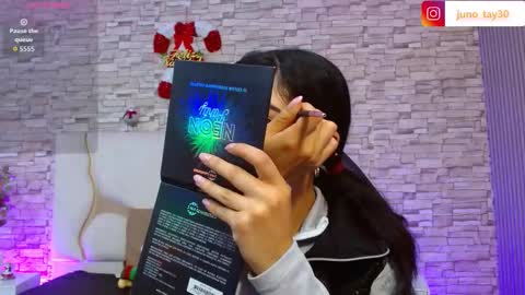 Snapshot of juno_tay chatting on 11.27.25 JUNO online show from 11.27.25