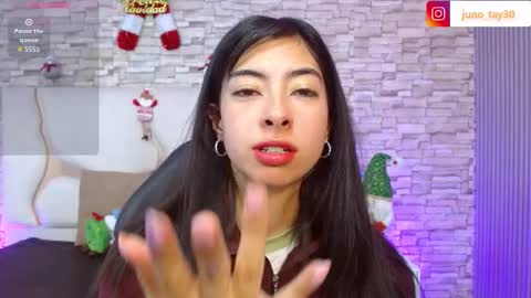 Snapshot of juno_tay chatting on 11.30.25 JUNO online show from 11.30.25