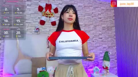 Snapshot of juno_tay chatting on 12.03.25 JUNO online show from 12.03.25