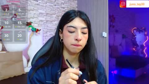 Snapshot of juno_tay chatting on 12.15.25 JUNO online show from 12.15.25