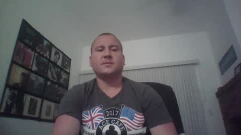Snapshot of just1more5 chatting on 06.12.26 just1more5 online show from 06.12.26
