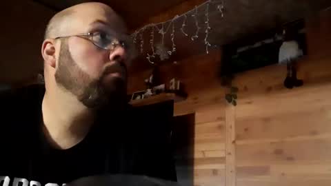 Snapshot of just_hangin_around chatting on 09.23.25 just_hangin_around online show from 09.23.25