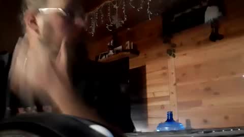 Snapshot of just_hangin_around chatting on 11.11.25 just_hangin_around online show from 11.11.25