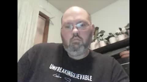 Snapshot of just_hangin_around chatting on 12.01.25 just_hangin_around online show from 12.01.25