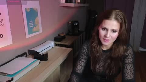 Snapshot of just_honey4u chatting on 10.18.25 just_honey4u online show from 10.18.25
