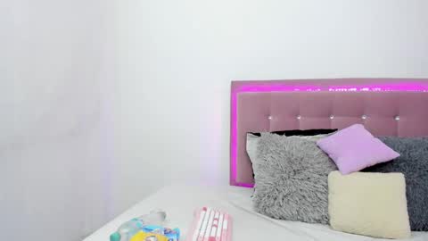  Isa y Luci  online show from 12.19.24