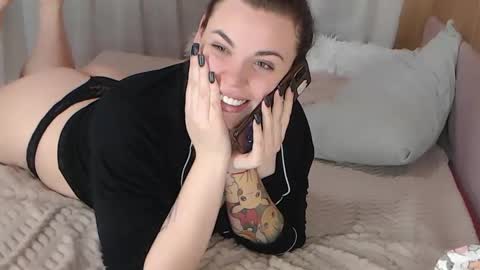 Snapshot of just_queen chatting on 01.29.25 Alice online show from 01.29.25