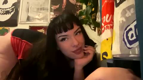 Snapshot of justalittlewetnow chatting on 12.13.24 justalittlewetnow online show from 12.13.24