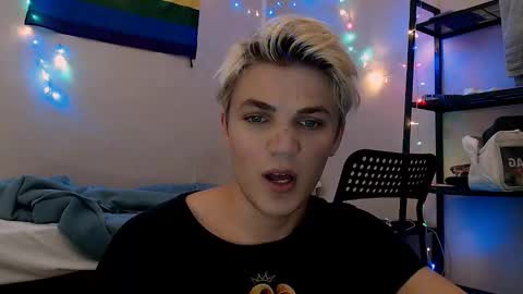 Snapshot of justin_cutie chatting on 12.04.25 U bf Justin online show from 12.04.25