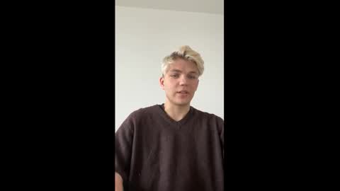 Snapshot of justin_cutie chatting on 12.14.25 U bf Justin online show from 12.14.25