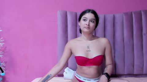 Snapshot of justin_jazmin chatting on 02.18.25 JUSTIN Y JAZMIN online show from 02.18.25