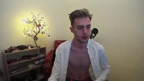 Hologram Guy online show from 07.05.26