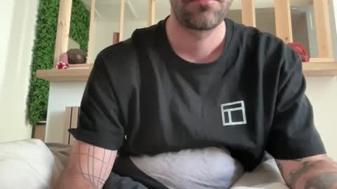 Snapshot of justmeandyou00 chatting on 02.13.25 justmeandyou00 online show from 02.13.25