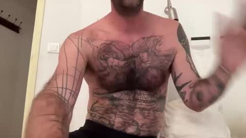 Snapshot of justmeandyou00 chatting on 10.13.25 justmeandyou00 online show from 10.13.25