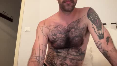 Snapshot of justmeandyou00 chatting on 10.22.25 justmeandyou00 online show from 10.22.25