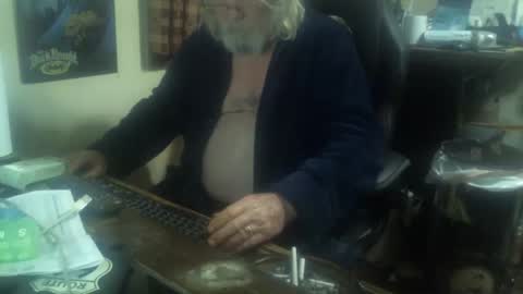 Snapshot of justmeohio chatting on 10.27.25 justmeohio online show from 10.27.25