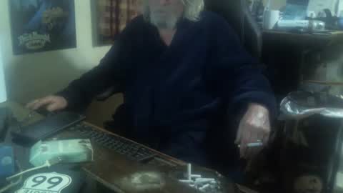 Snapshot of justmeohio chatting on 10.28.25 justmeohio online show from 10.28.25