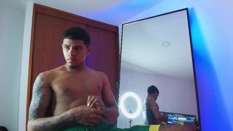 Snapshot of k_florez chatting on 12.04.25 k_florez online show from 12.04.25