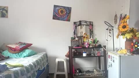 Snapshot of k_mabell chatting on 12.17.25 k_mabell online show from 12.17.25