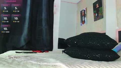 Snapshot of k_stormi_ chatting on 11.22.25 STORMI online show from 11.22.25