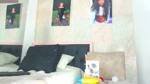 Snapshot of k_stormi_ chatting on 11.23.25 STORMI online show from 11.23.25