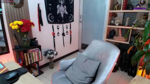 Snapshot of kaariyn_ chatting on 10.07.25 Carym online show from 10.07.25