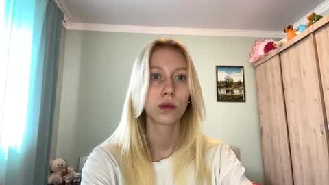 Mia 1st day here online show from 06.04.26