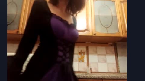 Nika online show from 10.31.25