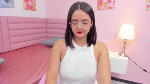 Snapshot of kae_styles chatting on 11.08.25 Kyelie online show from 11.08.25