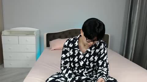 Snapshot of kai_chicken chatting on 12.04.25 Kai Chicken online show from 12.04.25