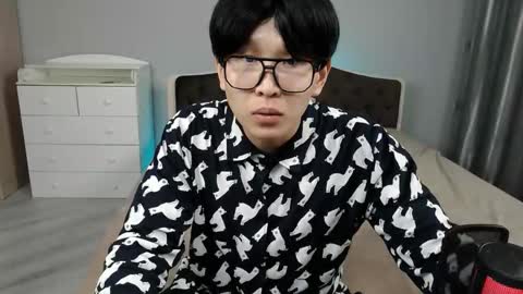 Snapshot of kai_chicken chatting on 12.04.25 Kai Chicken online show from 12.04.25