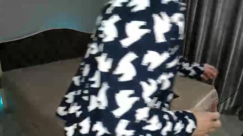 Snapshot of kai_chicken chatting on 12.05.25 Kai Chicken online show from 12.05.25