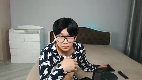 Snapshot of kai_chicken chatting on 12.14.25 Kai Chicken online show from 12.14.25