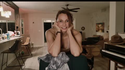 Snapshot of kaileeshy chatting on 12.18.25 Kailee Smile online show from 12.18.25