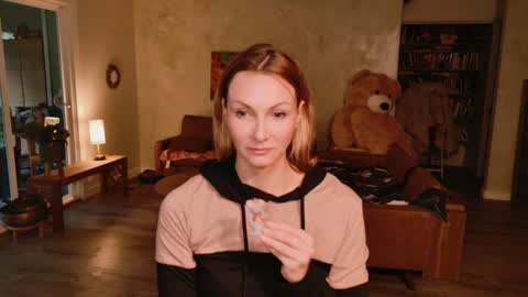 Snapshot of kaileeshy chatting on 01.14.26 Kailee Smile online show from 01.14.26