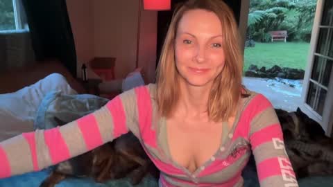 Snapshot of kaileeshy chatting on 03.04.26 Kailee Smile online show from 03.04.26