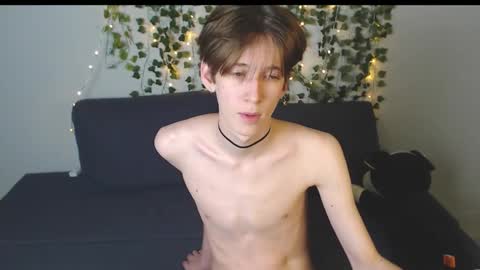 Snapshot of kaislutx chatting on 09.20.25 slutkai online show from 09.20.25