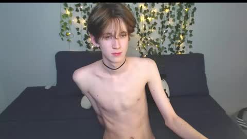 Snapshot of kaislutx chatting on 09.26.25 slutkai online show from 09.26.25