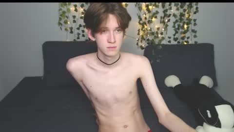 Snapshot of kaislutx chatting on 09.27.25 slutkai online show from 09.27.25