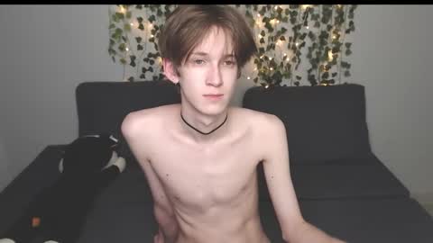 Snapshot of kaislutx chatting on 09.29.25 slutkai online show from 09.29.25