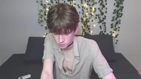 Snapshot of kaislutx chatting on 10.14.25 slutkai online show from 10.14.25