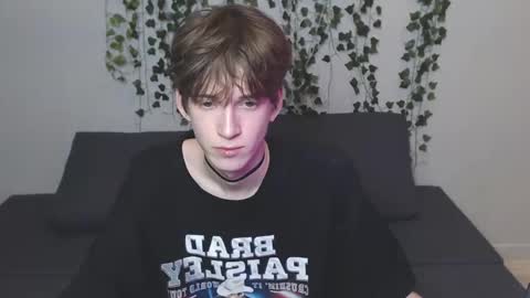 Snapshot of kaislutx chatting on 10.16.25 slutkai online show from 10.16.25