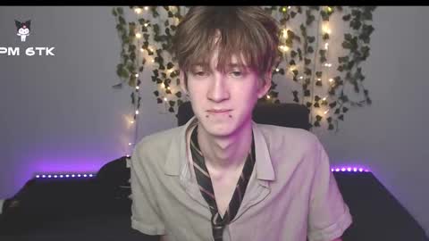 Snapshot of kaislutx chatting on 10.25.25 slutkai online show from 10.25.25