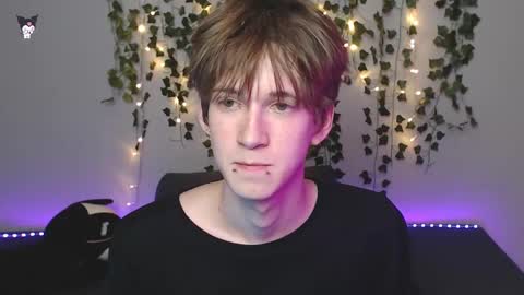 Snapshot of kaislutx chatting on 10.27.25 slutkai online show from 10.27.25