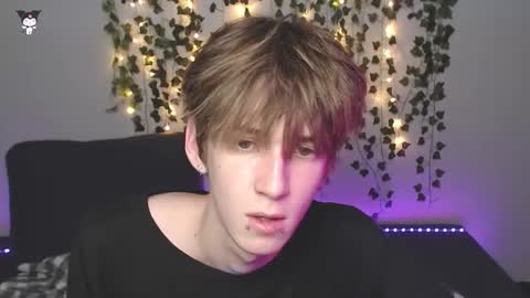 Snapshot of kaislutx chatting on 11.05.25 slutkai online show from 11.05.25