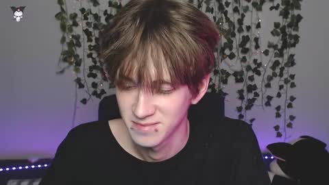 Snapshot of kaislutx chatting on 11.08.25 slutkai online show from 11.08.25