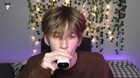 Snapshot of kaislutx chatting on 11.11.25 slutkai online show from 11.11.25