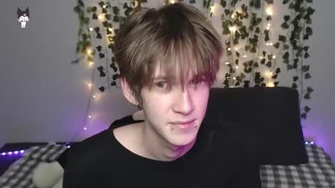 Snapshot of kaislutx chatting on 11.16.25 slutkai online show from 11.16.25